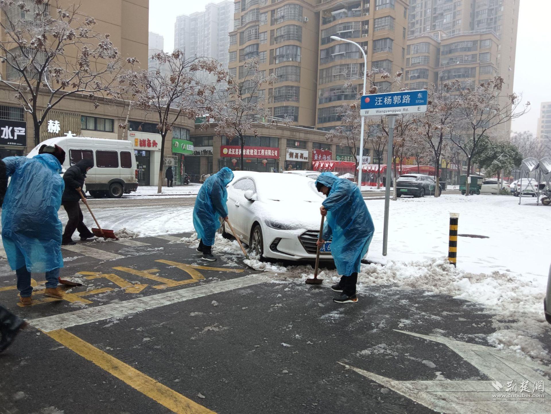 主干道铲雪.jpg.jpg